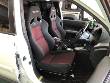 NISSAN�@�G�N�X�g���C���@DNT31�i2014�N�j�@�Ɂ@RECARO�i���J���j�@SR-7F�@GK100�@BK/RED�@�~���E�@����
