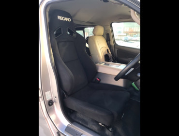 NISSAN�@NV350�L�����o���@�Ɂ@RECARO�i���J���j�@SR-7F�@KK100�@BK�@����