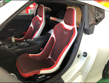 NISSAN�@�t�F�A���f�BZ�@Z34�i2009�N�j�@�Ɂ@RECARO�i���J���j�@RCS�@�z���C�g�V�F��/���b�h���b�V���@�~���E�@����