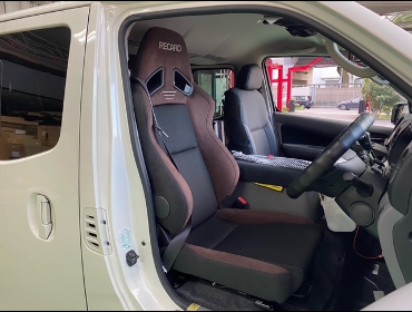 NISSAN�@NV350�L�����o���@�Ɂ@RECARO�i���J���j�@SR-7F�@GU100H�@�u���E���@����