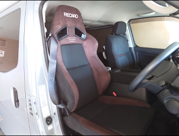NISSAN�@NV350�L�����o���@�Ɂ@RECARO�i���J���j�@SR-7F�@GU100�@�u���E���@�V�[�g�q�[�^�[�t���@����