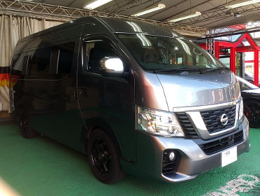 NISSAN�@NV350�L�����o���@�L�����s���O�J�[�@���C�h�n�C���[�t�i2022�N�j�@�Ɂ@RECARO�i���J���j�@�G���S���hMV�@BK�@���@SR-7F�@GU100�@�u���E���@����