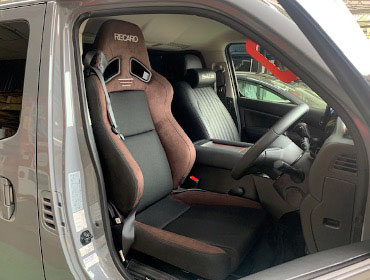 NISSAN�@�L�����o���@E26�i2022�N�j�@�Ɂ@RECARO�i���J���j�@SR-7F�@GU100H�@�u���E���@�V�[�g�q�[�^�[�t���@����