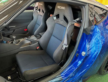 NISSAN�@�t�F�A���f�BZ�@RZ34�i2024�N�j�@�Ɂ@RECARO�i���J���j�@SR-7F�@GK100H�@BK/�u���[�@�V�[�g�q�[�^�[�t���@�~���E�@����