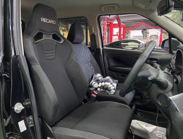 NISSAN�@�f�C�Y�@B45W�i2021�N�j�@�Ɂ@RECARO�i���J���j�@SR-C�@BK100H�@BK/BK�@�V�[�g�q�[�^�[�t���@�����@
