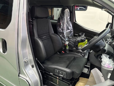 NISSAN�@�o�l�b�g�@VM20�i2024�N�j�@�Ɂ@RECARO�i���J���j�@�I���\�y�hDL220HV�@����