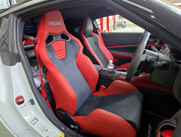 NISSAN�@�t�F�A���f�BZ�@RZ34�i2023�N�j�@�Ɂ@RECARO�i���J���j�@SR-S�@UT100H�@RED�@�V�[�g�q�[�^�[�t���@����