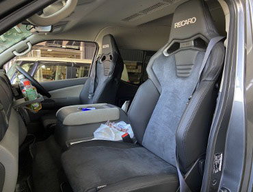 NISSAN�@�L�����o��NV350�@CBF-DS4E26�i2019�N�j�@�Ɂ@RECARO�i���J���j�@SR-C�@UT100�@BK�@�~���E�@����