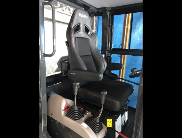 KOMATSU�@�z�C�[�����[�_�@WA-50-8�@�Ɂ@RECARO�i���J���j�@SR-7F�@Lassic�@BK�@�V�[�g�q�[�^�[�t���@���@�A�[�����X�g���r�i�L���v�e���V�[�g�d�l�j�@����