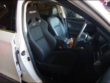 SUBARU�@�A�E�g�o�b�N�@�Ɂ@RECARO�i���J���j�@SR-7F�@GK100�@BK/BK�@�V�[�g�q�[�^�[�t���@����