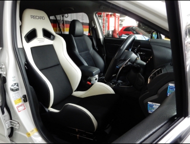 SUBARU�@�����H�[�O�@VAG�@�Ɂ@RECARO�i���J���j�@SR-7�@Lassic�@���@����