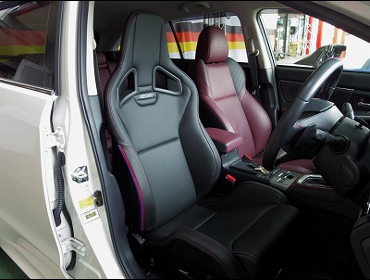 RECARO�i���J���V�[�g�j�@SUBARU�@�����H�[�OSTI�@�Ɂ@���J���@�X�|�[�c�X�^�[LL100H���U�[SE�@BK���U�[/RED�X�e�b�`�@����