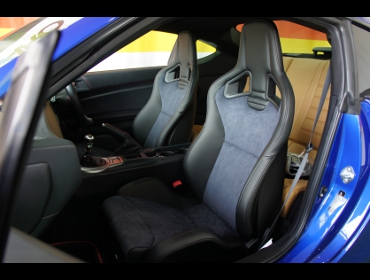 SUBARU�@BRZ�@ZC6�@�Ɂ@RECARO�i���J���j�@�X�|�[�c�X�^�[CL100H�@�~2�r�@����
