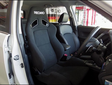 RECARO�i���J���V�[�g�j�@SUBARU�@�t�H���X�^�[�@SJG�@�Ɂ@RECARO�i���J���j�@SR-7�@KK100�@BK�@����