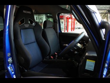RECARO�i���J���V�[�g�j�@SUBARU�@�T���o�[�f�B�A�X�o���@TV2�i2011�N�j�@�Ɂ@RECARO�i���J���j�@SR-7F�@GK100�@BK/BL�@�V�[�g�q�[�^�[�t���@����