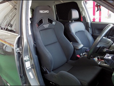 SUBARU�@�t�H���X�^�[�@SJG�i2016�N�j�@�Ɂ@RECARO�i���J���j�@SR-7�@GK100H�@BK/BK�@�V�[�g�q�[�^�[�t���@����