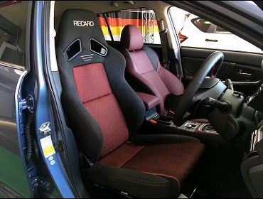 SUBARU�@�����H�[�O�@STI�X�|�[�c�@D�^�i2017�N�j�@�Ɂ@RECARO�i���J���j�@SR-7F�@GK100�@BK/RED�@����