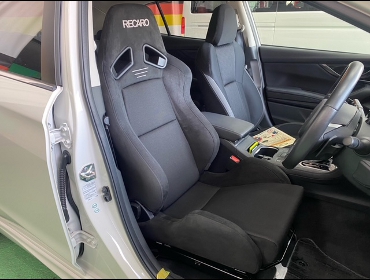 SUBARU�@�C���v���b�T�X�|�[�c�@GT7�@�Ɂ@RECARO�i���J���j�@SR-7�@GU100�@BK�@����