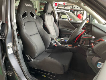 SUBARU�@�t�H���X�^�[�@SK9�i2019�N�j�@�Ɂ@RECARO�i���J���j�@SR-7�@GU100H�@BK�@�V�[�g�q�[�^�[�t���@����