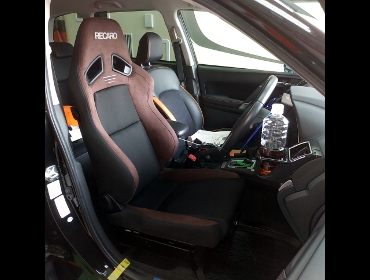 SUBARU�@�t�H���X�^�[�@SJ5 E�^�i2018�N�j�@�Ɂ@RECARO�i���J���j�@SR-7F�@GU100H�@�u���E���@����