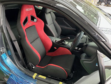 SUBARU�@BRZ�@ZD8�i2021�N�j�@�Ɂ@RECARO�i���J���j�@SR-7�@GU100H�@RED�@�V�[�g�q�[�^�[�t���@����