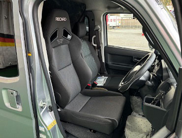 SUBARU�@�T���o�[�@S710B�i2022�N�j�@�Ɂ@RECARO�@SR-7F�@GK100�@BK/SIL�@A/R�^�C�v�@����