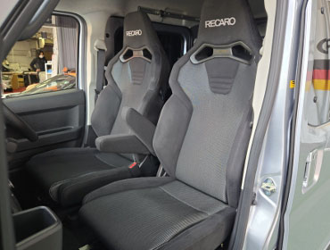 SUBARU�@�T���o�[�f�B�A�X�@S700B�i2023�N�j�@�Ɂ@RECARO�i���J���j�@SR-C�@BK100H�@BK/SIL�@�V�[�g�q�[�^�[�t�����A�[�����X�g�t���@���@SR-C�@BK100�@BK/SIL�@�A�[�����X�g�t���@����