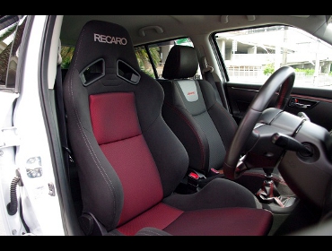 RECARO�i���J���V�[�g�j�@SUZUKI�@�X�C�t�g�@ZC32S�Ƀ��J���@SR-7 SK100�@BK/RED�@����