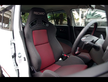 RECARO�i���J���V�[�g�j�@SUZUKI�@�A���g�^�[�{RS�@HA36S�Ƀ��J���@SR-7 SK100 BK/RED�@����