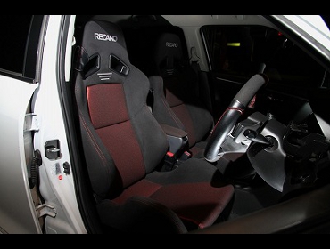 RECARO�i���J���V�[�g�j�@SUZUKI�@�X�C�t�g�@ZC32S�Ƀ��J���@SR-7�@GK100�@BK/RED�@�~2�r�@����