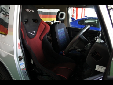 SUZUKI�@�W���j�[�@JA22W�@�Ɂ@RECARO�i���J���j�@RS-G�@GK�@BK/RED�@����