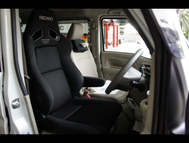 SUZUKI�@�G�u���B���S���@DA17W�@2018�N�@�Ɂ@RECARO�i���J���j�@SR-7F�@GK100�@BK/BK�@�V�[�g�q�[�^�[�t���@�A�[�����X�g�t���@����