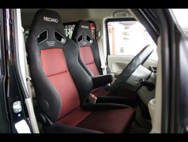 SUZUKI�@�G�u���B�@DA17�@�Ɂ@RECARO�i���J���j�@SR-7F�@GK100�@BK/RED�@�A�[�����X�g�t���@�~2�r�@����