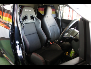 RECARO�i���J���V�[�g�j�@SUZUKI�@�A���g�@�^�[�{RS�i2015�N�j�@�Ɂ@RECARO�i���J���j�@SR-7�@Lassic BK�@����