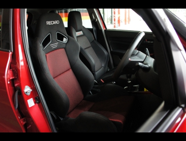 RECARO�i���J���V�[�g�j�@SUZUKI�@�X�C�t�g�X�|�[�c�@ZC33S�i2018�N4���j�@�Ɂ@RECARO�i���J���j�@SR-7�@GK100�@BK/RED�@�V�[�g�q�[�^�[�t���@����