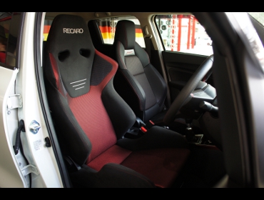 SUZUKI�@�X�C�t�g�X�|�[�c�@ZC33S�i2018�N�j�@�Ɂ@RECARO�i���J���j�@SR-6�@GK100S�@BK/RED�@����