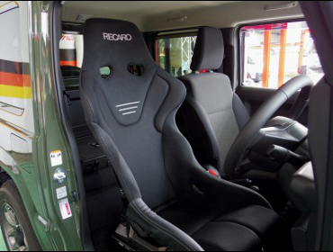 SUZUKI�@�W���j�[�@JB64W�i2019�N�j�@�Ɂ@RECARO�i���J���j�@RS-G�@GK�@BK/BK�@�V�[�g�q�[�^�[�t���@����