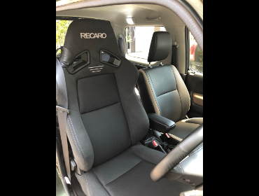 SUZUKI�@�W���j�[�@JB23�@MT�ԁi2015�N�j�@�Ɂ@RECARO�i���J���j�@SR-7F�@GK100�@BK/BK�@����