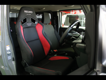 SUZUKI�@�W���j�[�@JB64�i2019�N�j�@�Ɂ@RECARO�i���J���j�@SR-7F�@����@�A�h�o���X�G�f�B�V�����@RED�@����