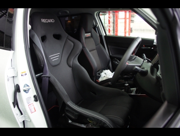 SUZUKI�@�X�C�t�g�X�|�[�c�@ZC33S�@�Ɂ@RECARO�i���J���j�@RS-G�@GK�@BK/BK�@�V�[�g�q�[�^�[�t���@����