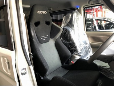 SUZUKI�@�G�u���B�@DA17W�i2019�N�j�@�Ɂ@RECARO�i���J���j�@SR-6�@GK100S�@BK/SIL�@����