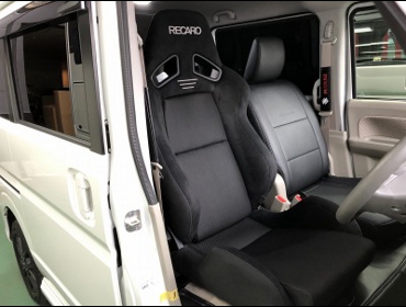 SUZUKI�@�G�u���B���S���@DA17W�i2019�N�j�@�Ɂ@RECARO�i���J���j�@SR-7�@GU100H�@BK�@�V�[�g�q�[�^�[�t���@����