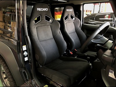 SUZUKI�@�W���j�[�@�V�G���@JB74W�i2019�N�j�@�Ɂ@RECARO�i���J���j�@SR-7F�@KK100�@BK�@A/R�@�V�[�g�q�[�^�[�t���@�~���E�@����