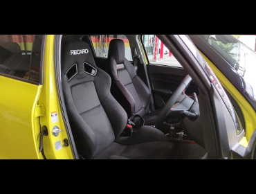 SUZUKI�@�X�C�t�g�X�|�[�c�@ZC33S�i2020�N�j�@�Ɂ@RECARO�i���J���j�@SR-7�@KK100�@BK�@����