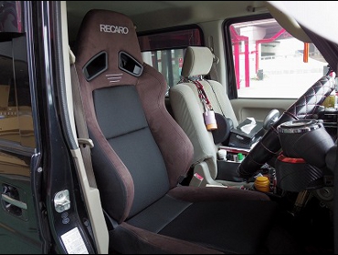 SUZUKI�@�G�u���B�@DA64�@�Ɂ@RECARO�i���J���j�@SR-7F�@GU100�@�u���E���@����