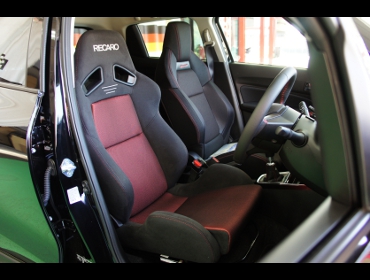 SUZUKI�@�X�C�t�g�X�|�[�c�@ZC33S�i2017�N�j�@�Ɂ@RECARO�i���J���j�@SR-7�@GK100�@BK/RED�@����