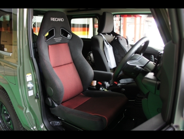 SUZUKI�@�W���j�[�@JB64W�i2020�N�j�@�Ɂ@RECARO�i���J���j�@SR-7F�@GK100�@B/RED�@�V�[�g�q�[�^�[�t���@����