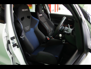 SUZUKI�@�X�C�t�g�X�|�[�c�@ZC33S�@�Ɂ@RECARO�i���J���j�@SR-6�@GK100S�@BK/�u���[�@����