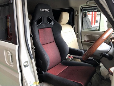 SUZUKI�@�G�u���B���S���@DA17W�i2017�N�j�@�Ɂ@RECARO�i���J���j�@SR7F GK100�@BK/RED�@�A�[�����X�g�t���@����