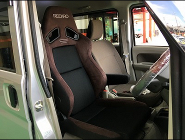 SUZUKI�@�G�u���B�@DA17V�@�Ɂ@RECARO�i���J���j�@SR-7F�@GU100�@�u���E���@�A�[�����X�g�t���@����